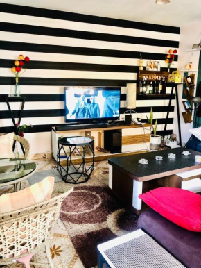 Tolys Lovely-1 bedroom with free parking on the premises